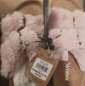 NWT Magellan Fuzzy Slides